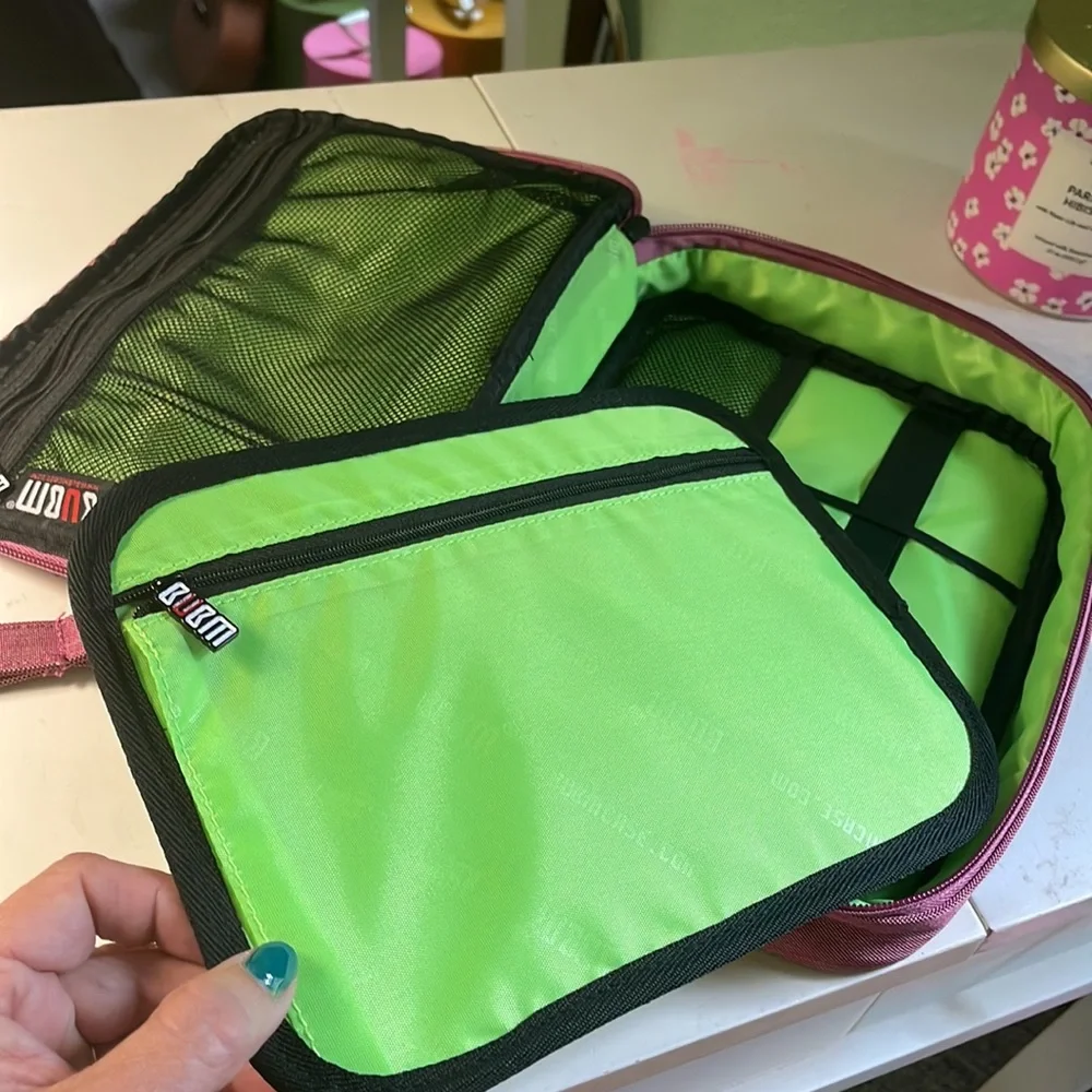 NWOT Be Unique Be Myself‎ Electronic Organizer/Travel Gadget Bag